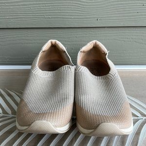 NATURALIZER Slip-Ons